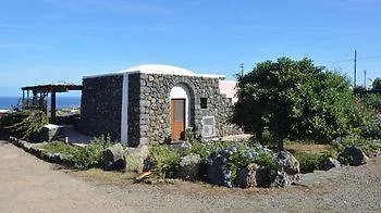 Dammusi & Relax Feriehus Pantelleria
